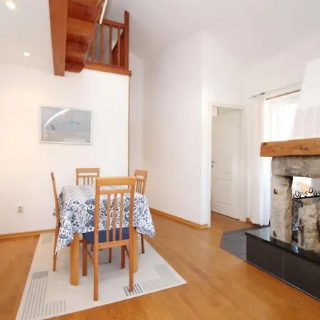 In Mit Eigenem Balkon Und Meerblick By Interhome