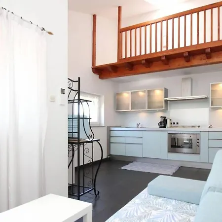 Appartement In Mit Eigenem Balkon Und Meerblick By Interhome